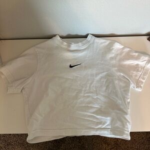 Cropped Nike T-shirt